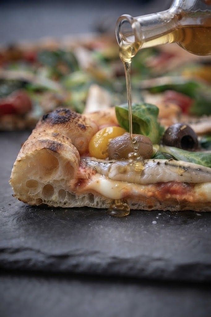 Porció de la pizza Dolç i Mar amb seitons, castanya i un fil de mel tòfona