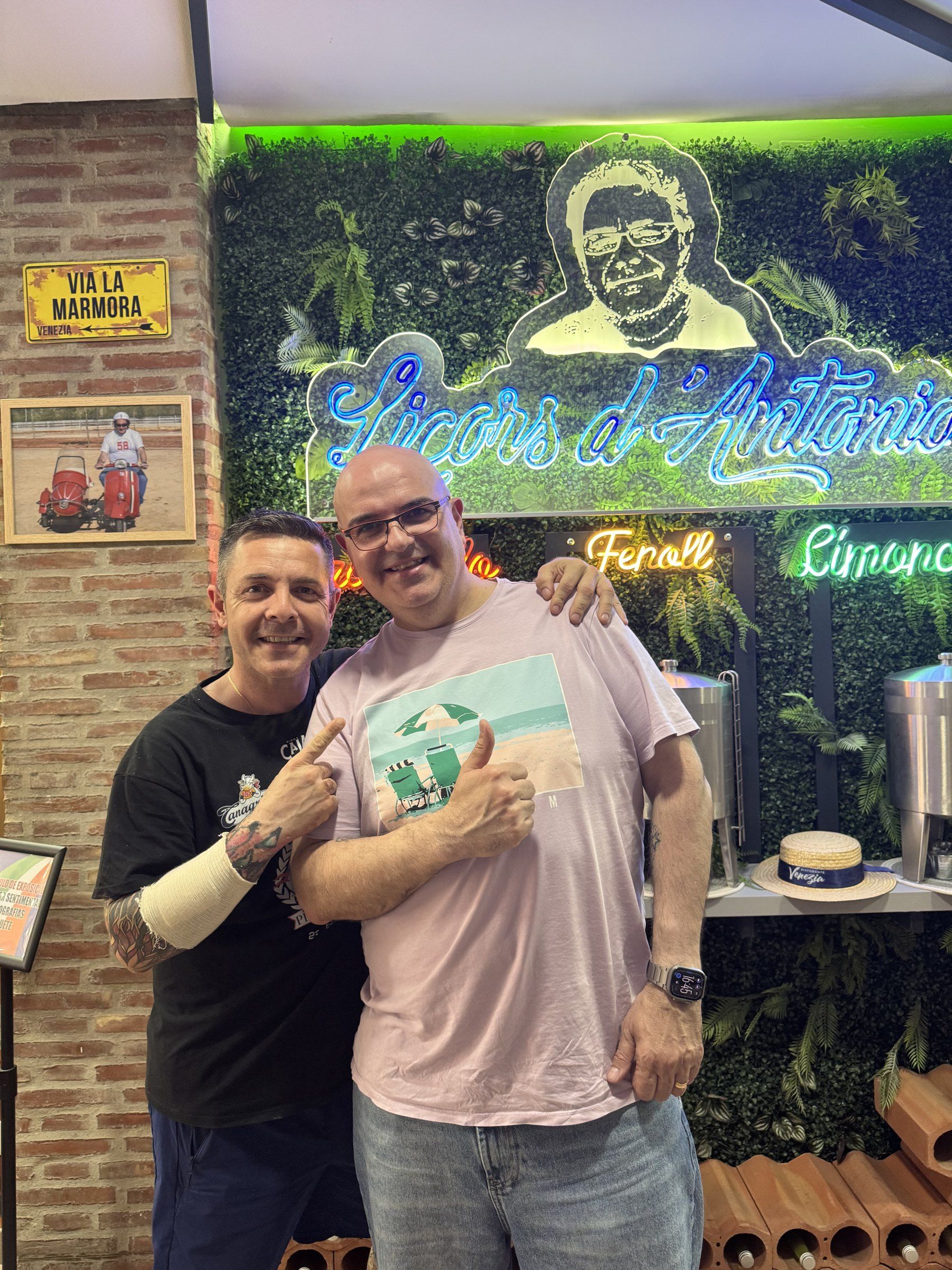 En Luiggi amb el seu amic i mentor Francis Tolu